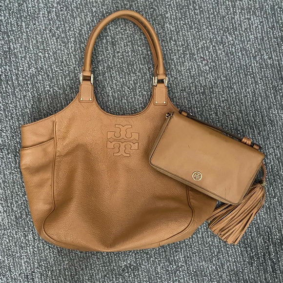 Tory Burch Thea Round Tote in Tan w/Wallet - Picture 7 of 10
